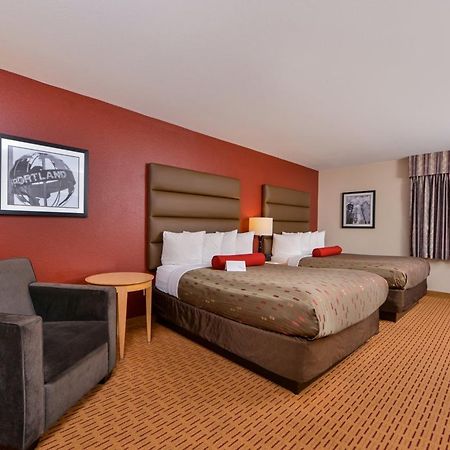 Clackamas Inn And Suites Екстериор снимка