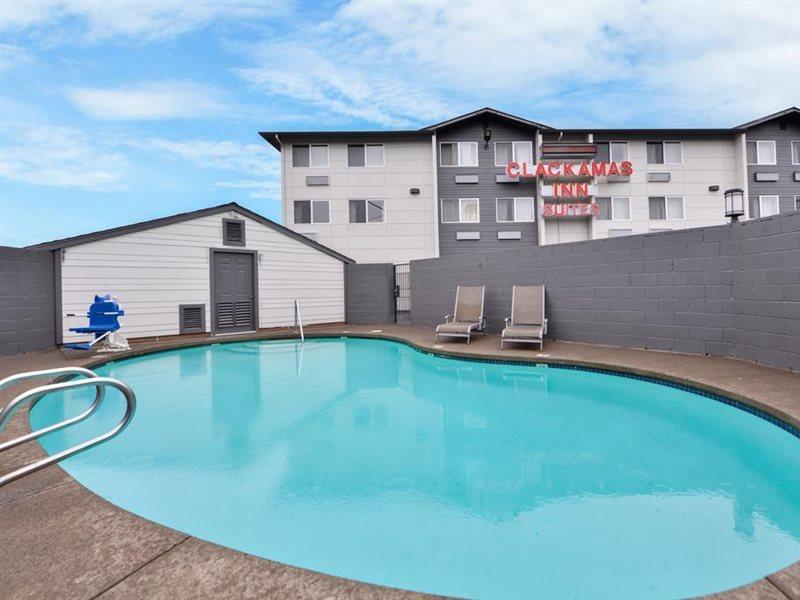 Clackamas Inn And Suites Екстериор снимка