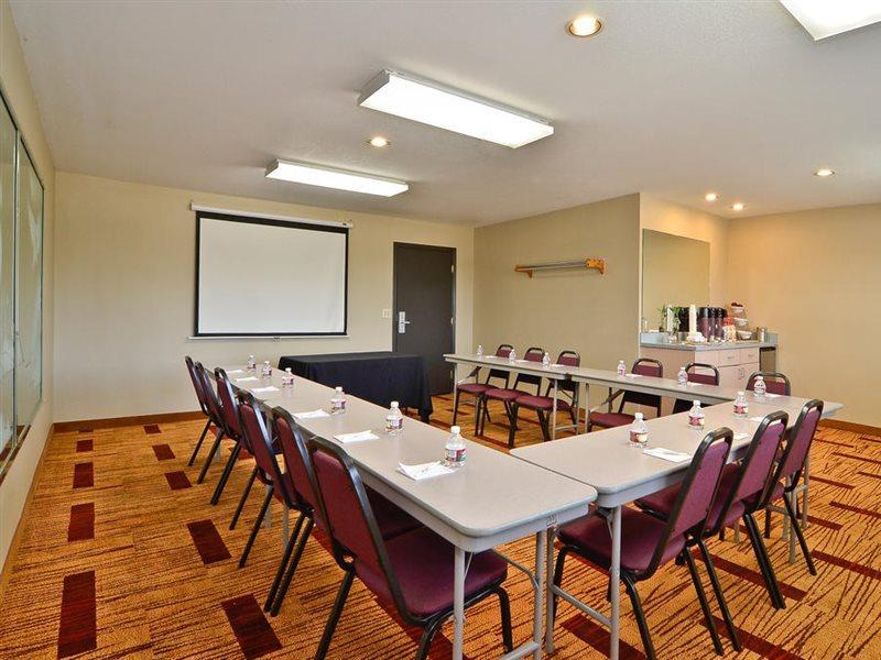 Clackamas Inn And Suites Екстериор снимка