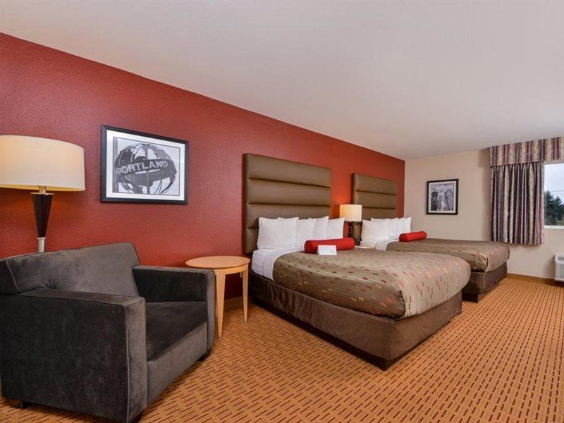 Clackamas Inn And Suites Екстериор снимка