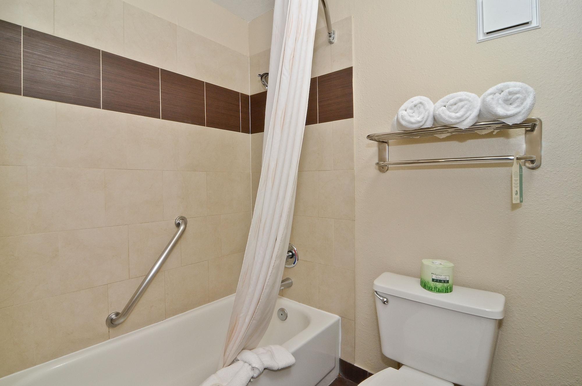 Clackamas Inn And Suites Екстериор снимка