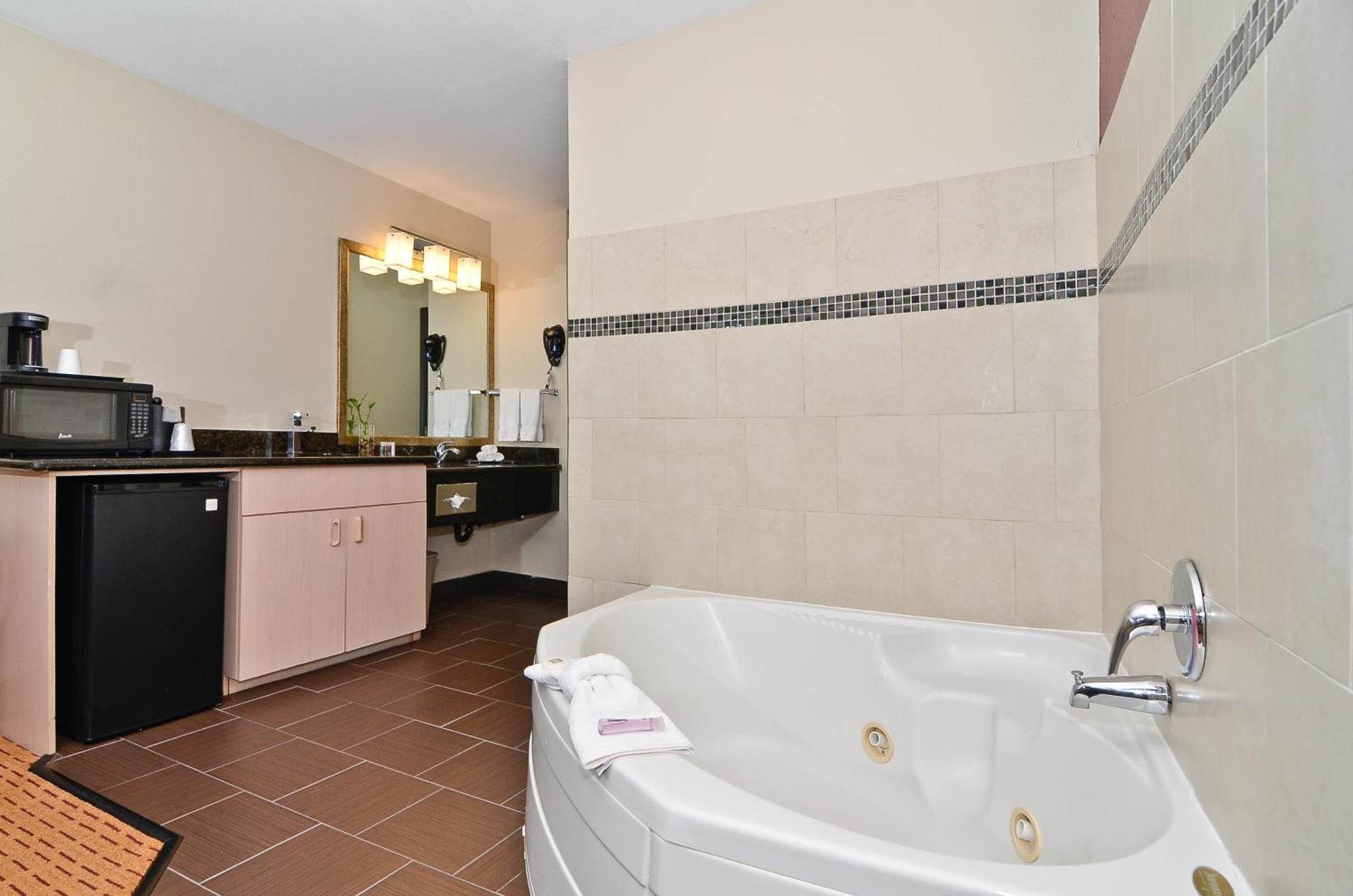 Clackamas Inn And Suites Стая снимка