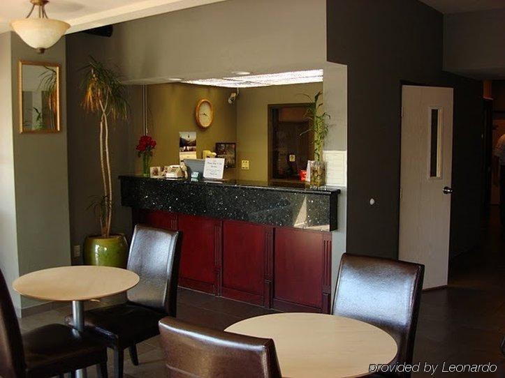 Clackamas Inn And Suites Екстериор снимка