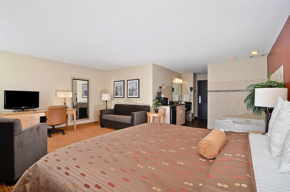 Clackamas Inn And Suites Екстериор снимка