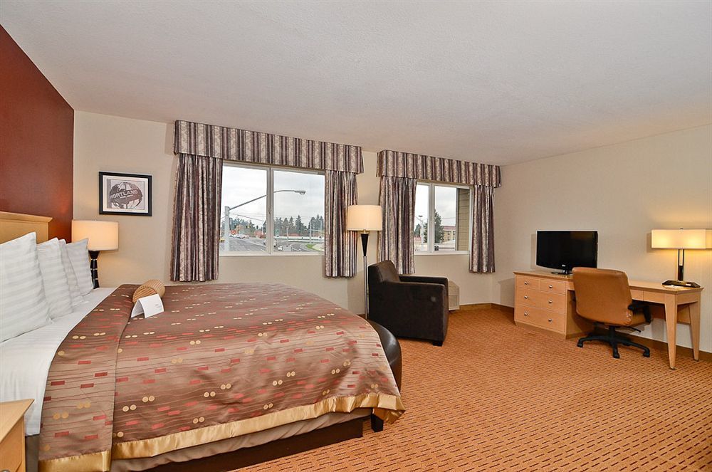Clackamas Inn And Suites Екстериор снимка