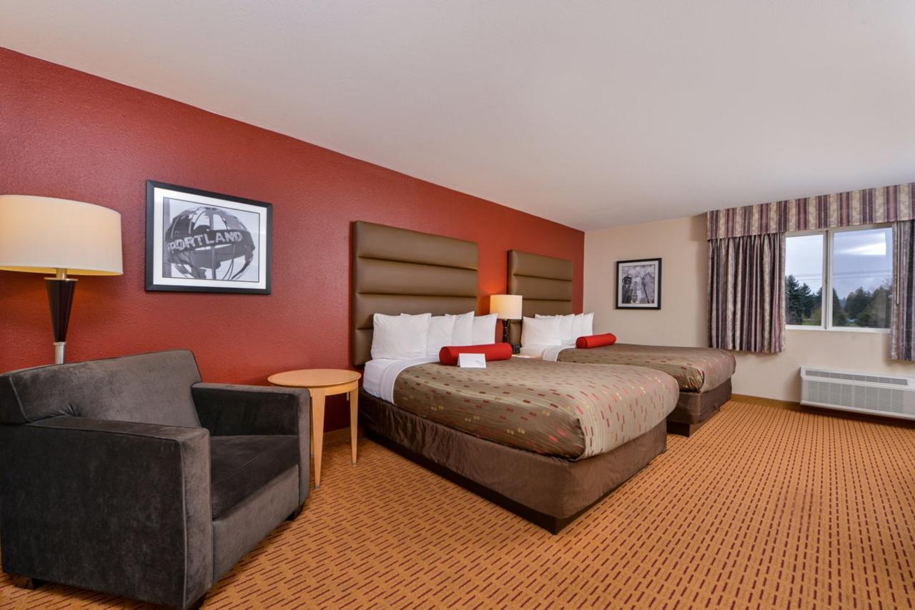 Clackamas Inn And Suites Екстериор снимка