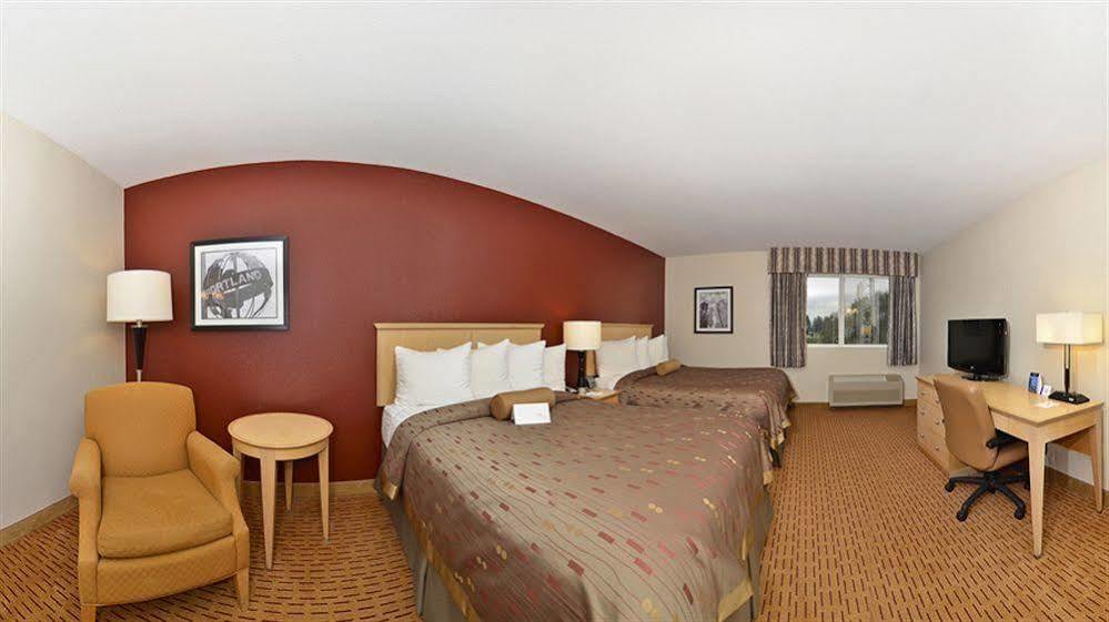 Clackamas Inn And Suites Екстериор снимка