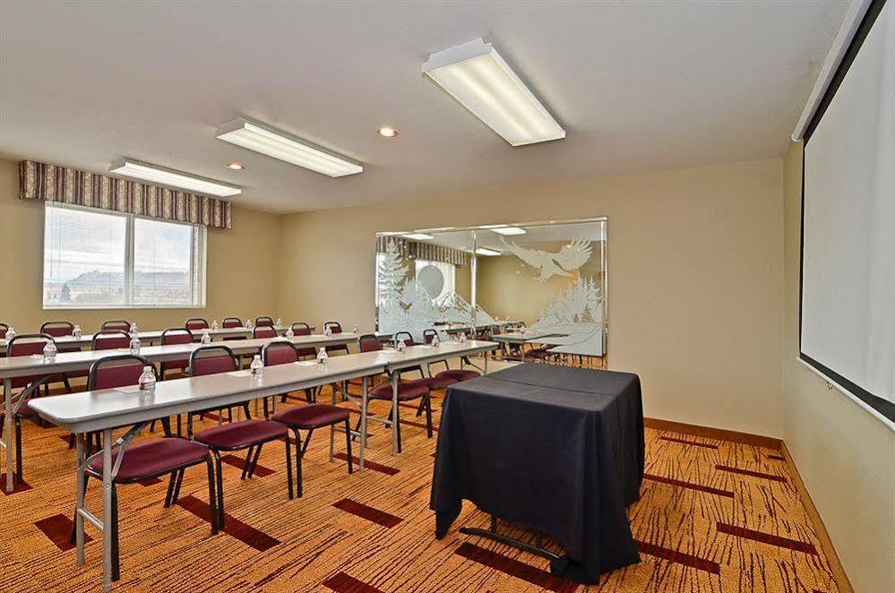 Clackamas Inn And Suites Екстериор снимка