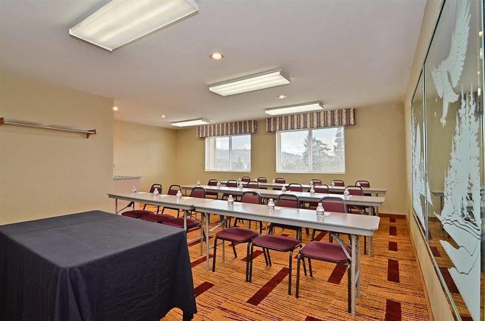Clackamas Inn And Suites Екстериор снимка