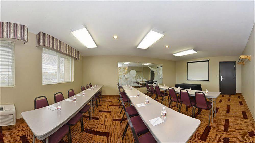 Clackamas Inn And Suites Екстериор снимка