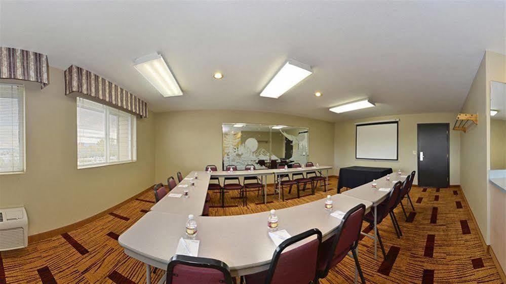 Clackamas Inn And Suites Екстериор снимка