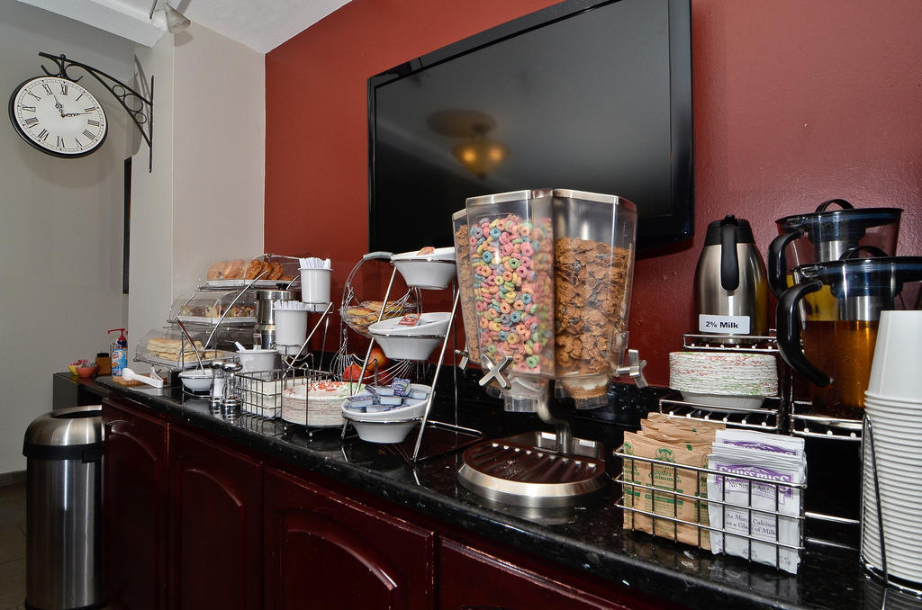 Clackamas Inn And Suites Екстериор снимка