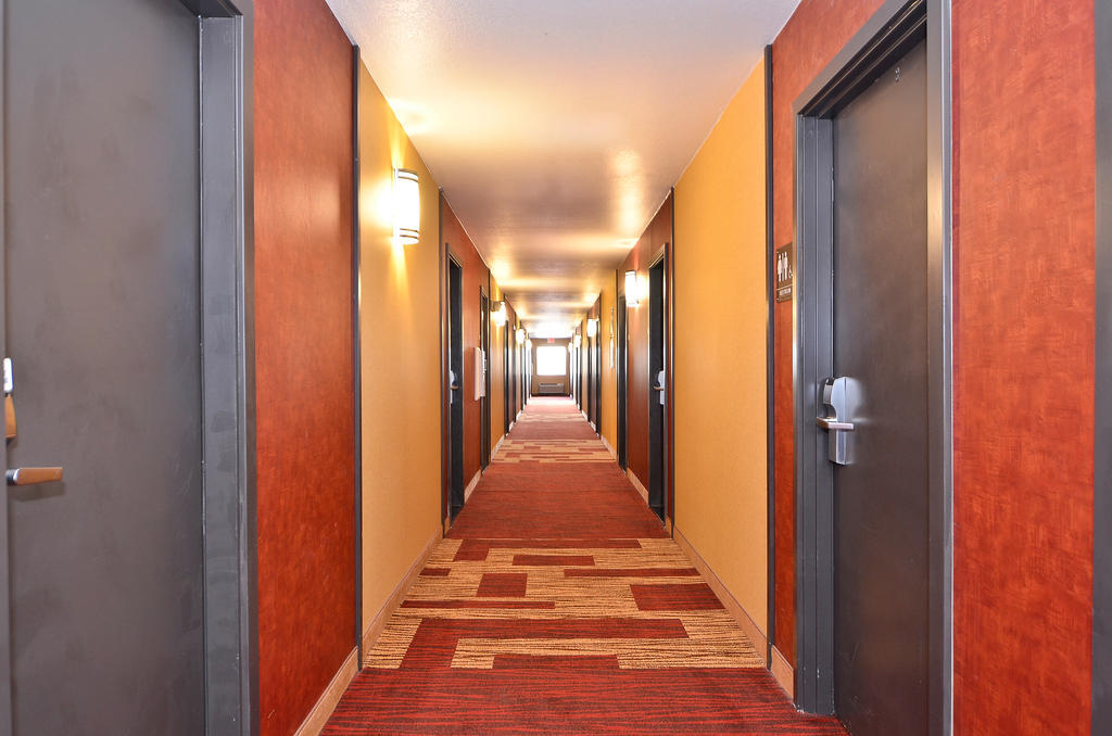 Clackamas Inn And Suites Екстериор снимка