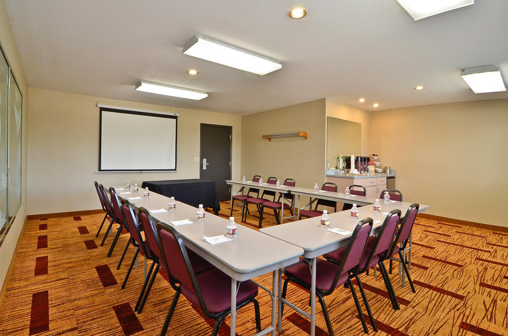 Clackamas Inn And Suites Екстериор снимка