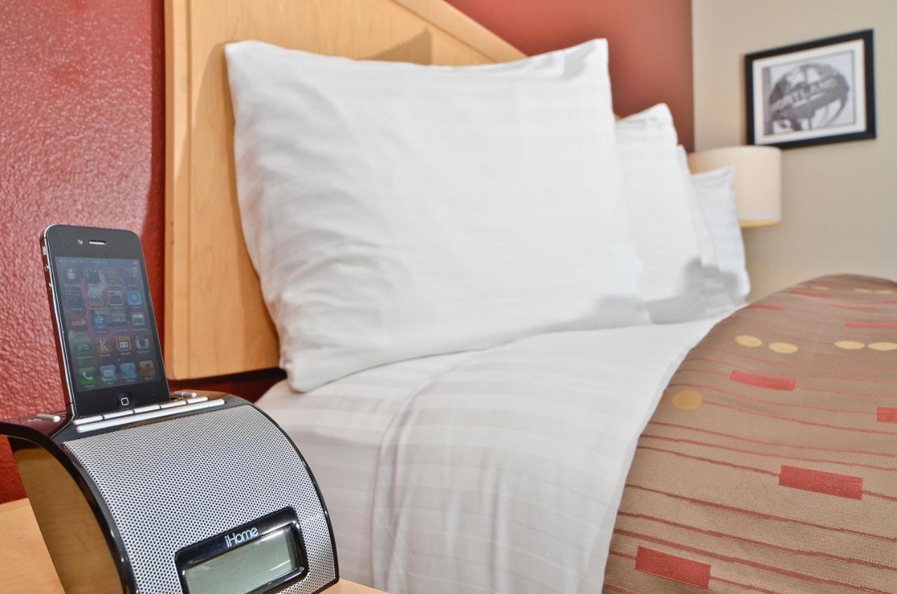Clackamas Inn And Suites Стая снимка